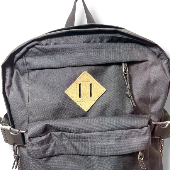 Jansport Main Campus Black Classic Backpack School Travel Outdoor Everyday Wear - Picture 3 of 16